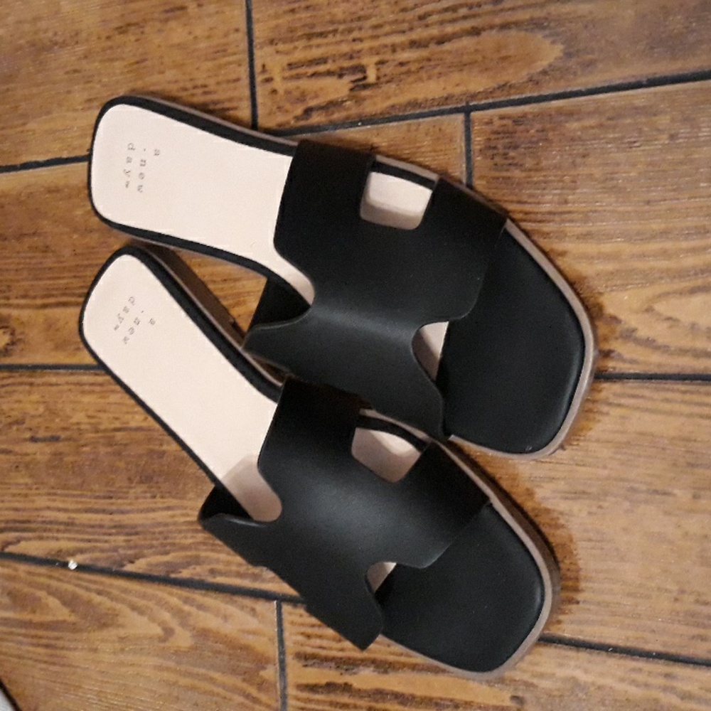 Black stylish slippers
